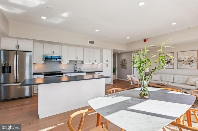 Building Photo - 475 K St NW