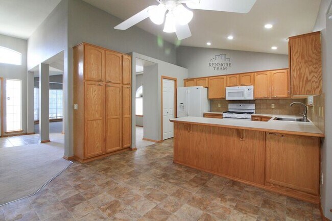 Building Photo - 1757 Maui Dr