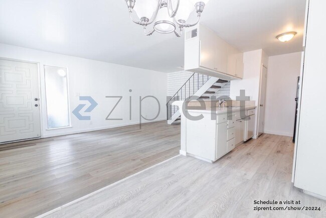 Foto del edificio - 7384 Franklin Blvd