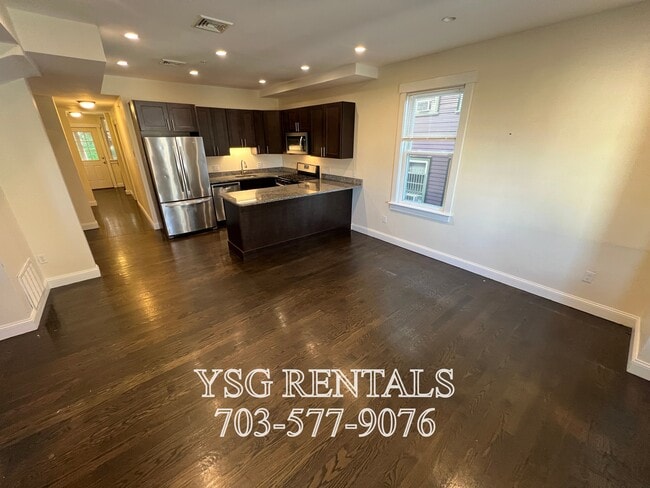 Building Photo - 194 Hillside St