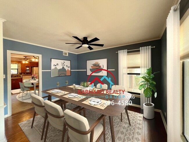 Building Photo - Charming 1970s home with mini original fea...