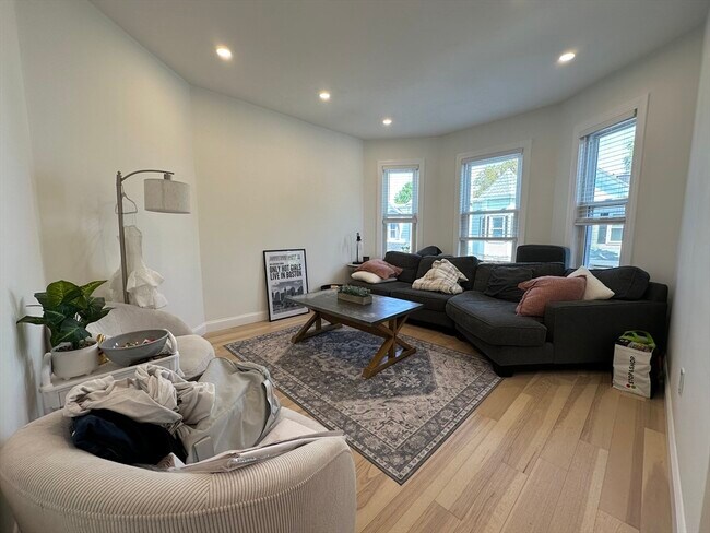 Foto del edificio - 633 E 8th St
