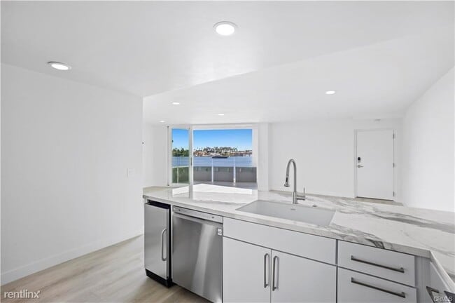 Building Photo - 2 br, 2 bath Condo - 3121 W Coast Hwy Apt 3C