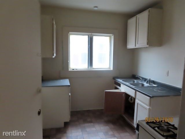 Building Photo - 3 br, 1 bath  - 3000 Cortland St Upper Unit