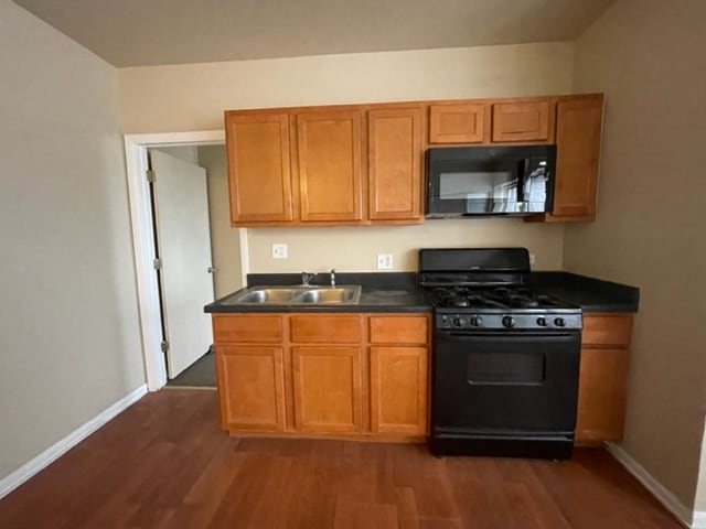 Photo - 1904 E 79th St (Chicago, IL)