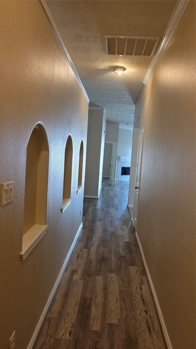 Building Photo - 24503 Lakecrest Bend Dr