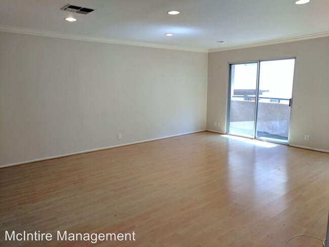 Building Photo - 515 W Doran St