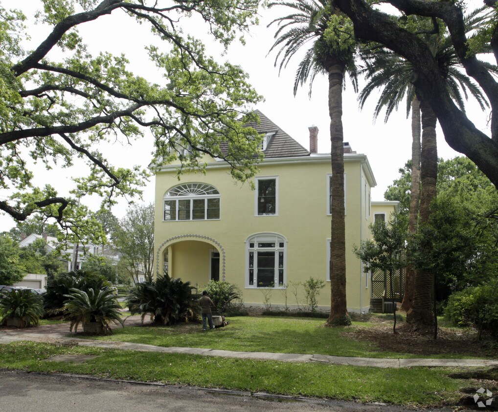 Building Photo - 4706 St. Charles Ave