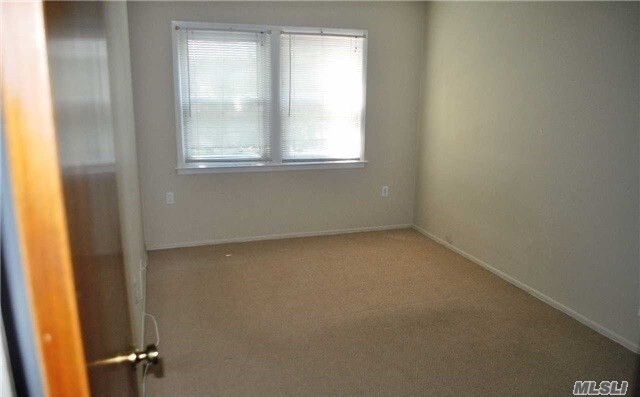 Foto del edificio - 221-48-221-58 58th Ave