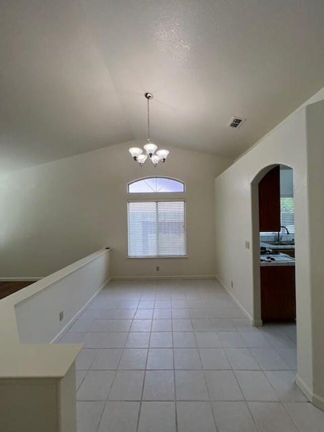 Building Photo - BEAUTIFUL HOME WITH POOL IN ROSEVILLE!