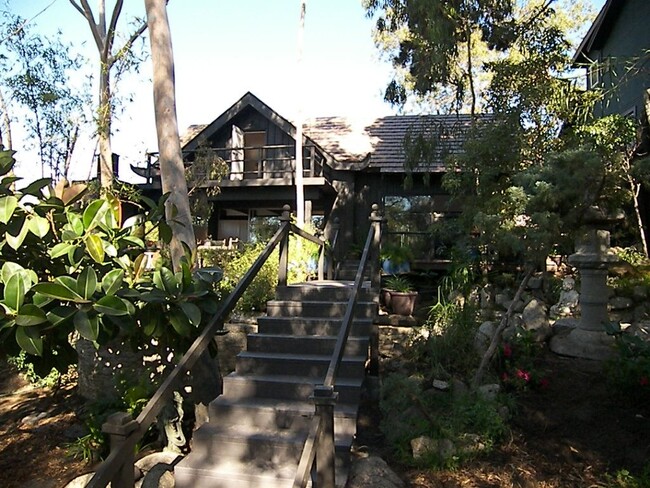 Building Photo - 1571 Curran St