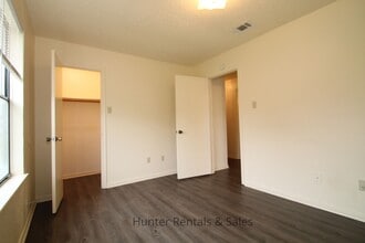 Building Photo - 504 Angus Cir