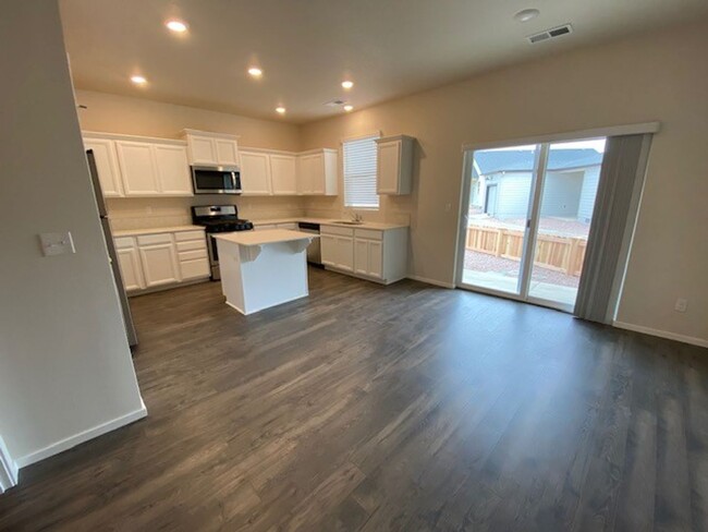 Building Photo - Move in special $500 off first months rent...