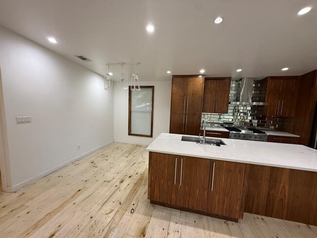 Foto del edificio - 5411 Manor Rd