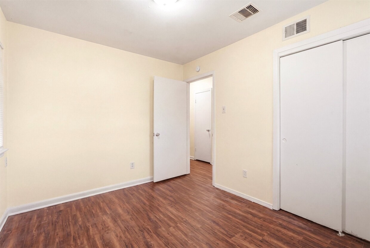 Building Photo - 10227 Glenmawr Dr
