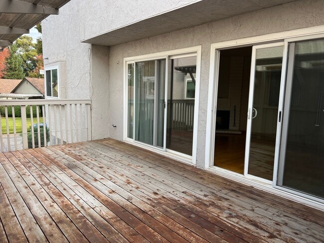 Foto del edificio - Spacious Townhome in Swallows Nest Country Club