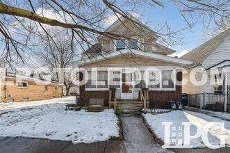 Building Photo - 340 E Lake St