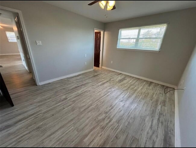 Foto del edificio - 8287 Benjamin St