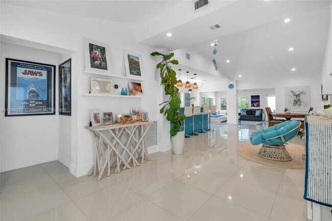 Foto del edificio - 1571 Normandy Dr