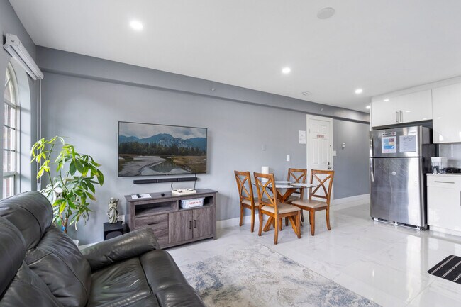 Photo du bâtiment - 1165 E 61st Ave