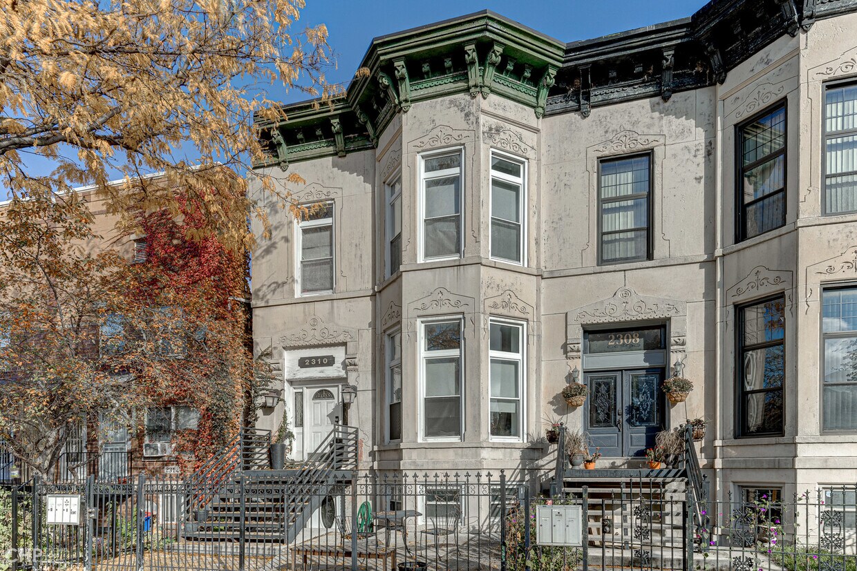 Primary Photo - 2310 W Monroe St