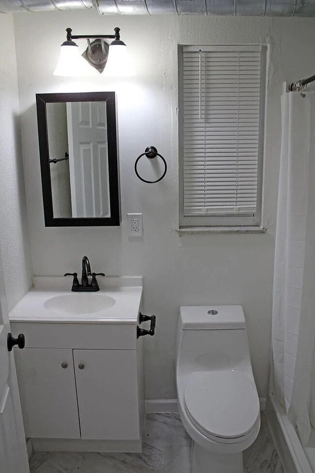 Photo - 527 Herbert St Townhome