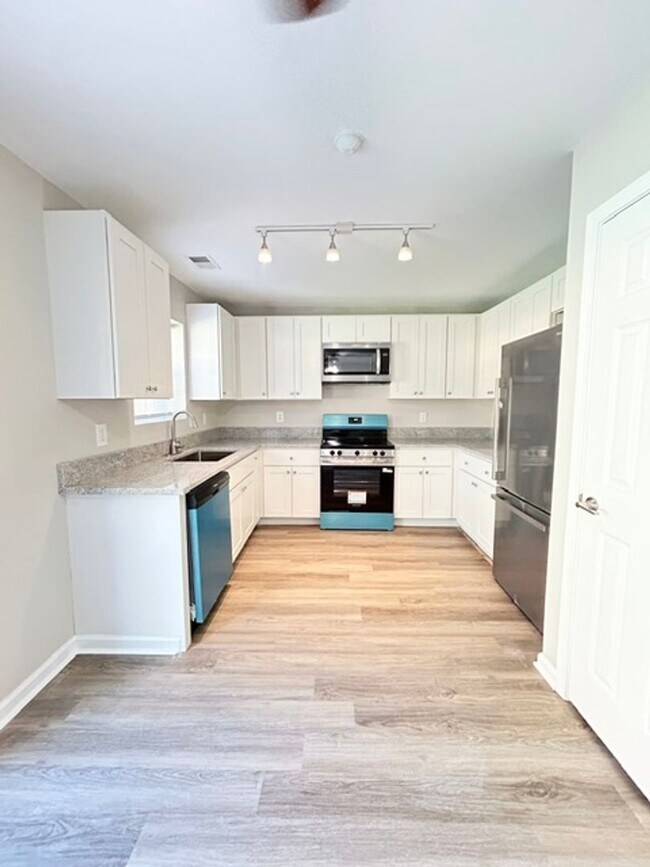 Foto del edificio - UPDATED 4 BEDROOM HOME IN LEXINGTON'S SPRING KNOLL