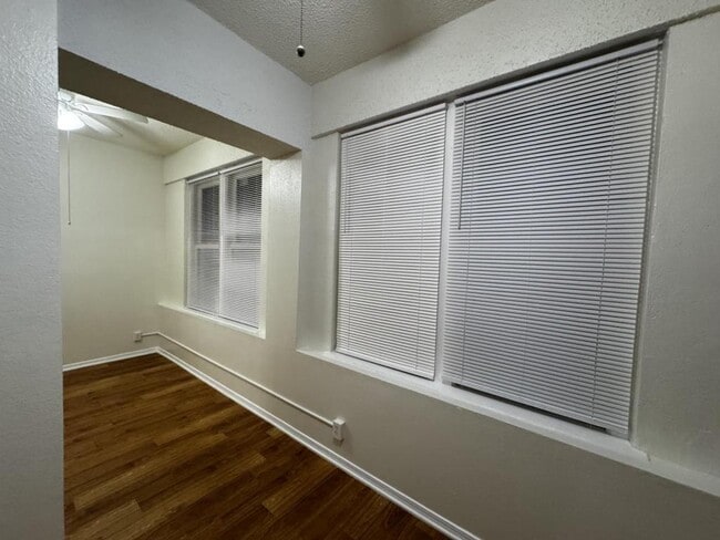 Foto del edificio - 130 E Central Ave