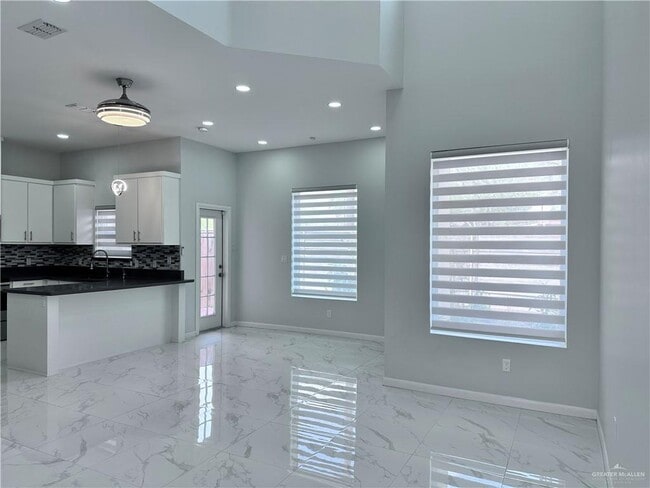 Building Photo - 21 Sunset Dr