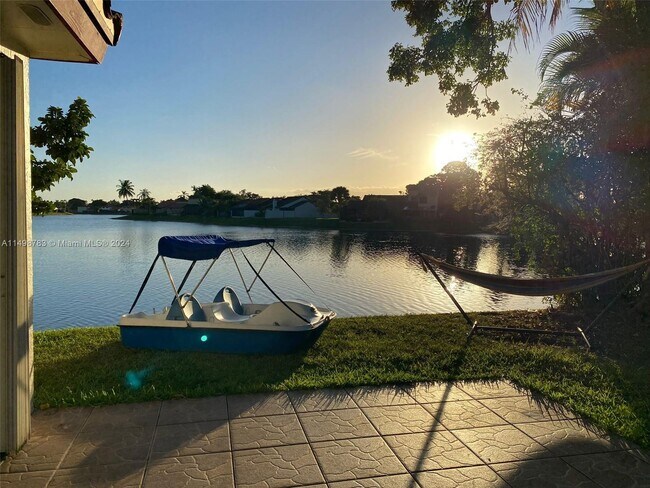 Foto del edificio - 18120 NW 63rd Ct