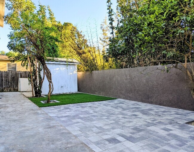 Building Photo - 927 Freeman Ave