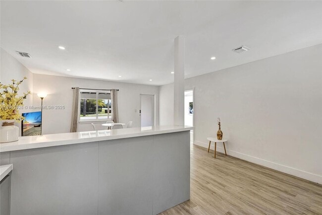 Building Photo - 843 SW 20th St