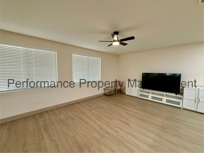 Foto del edificio - 6107 Shasta Daisy Way