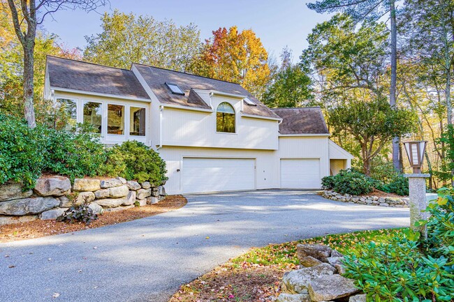 Building Photo - 84 Meetinghouse Rd