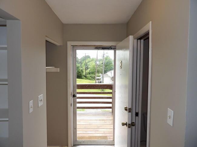 Building Photo - 409 Ridgewood Ln
