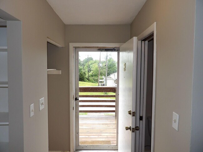 Foto del edificio - 409 Ridgewood Ln