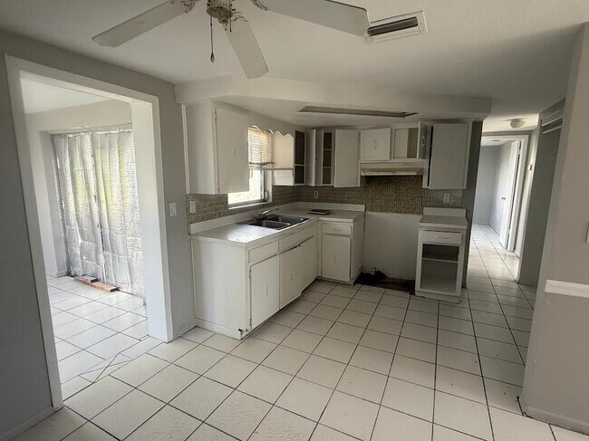 Foto del edificio - 3215 Bright Dr