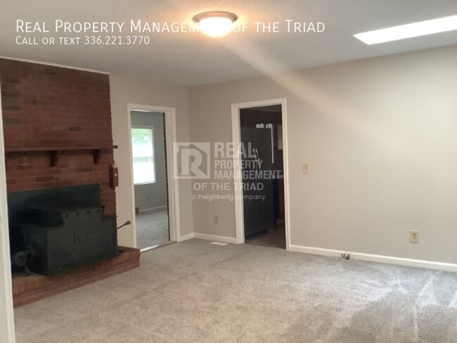 Foto del edificio - *Move In Special* One Level 3 BR/2BA Brick...