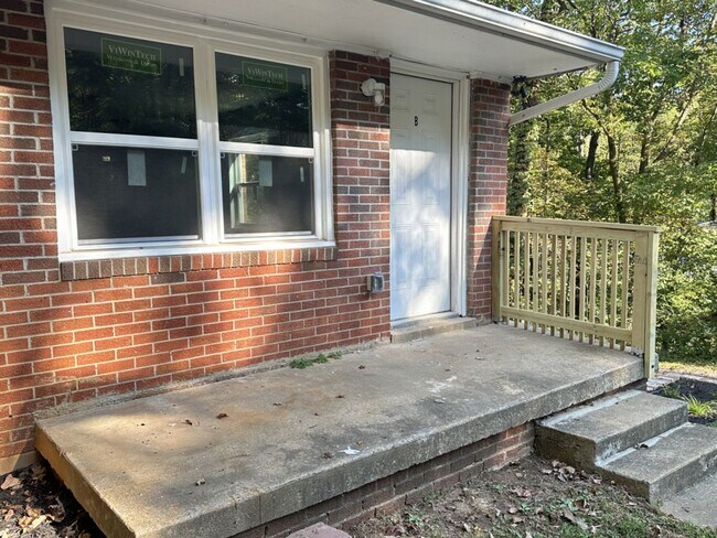 Building Photo - 492 Oak Street