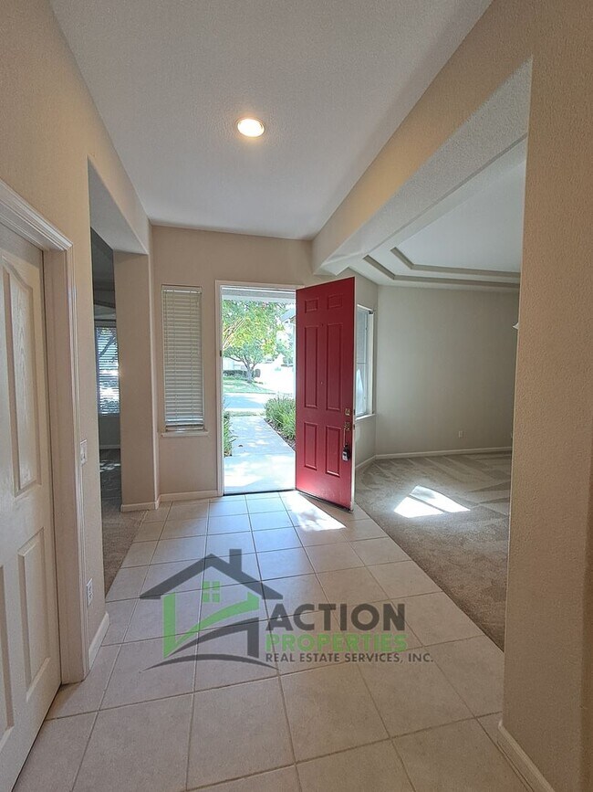 Building Photo - 400 Dumas Ct