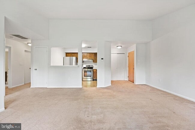 Building Photo - 104 Olympic Ct