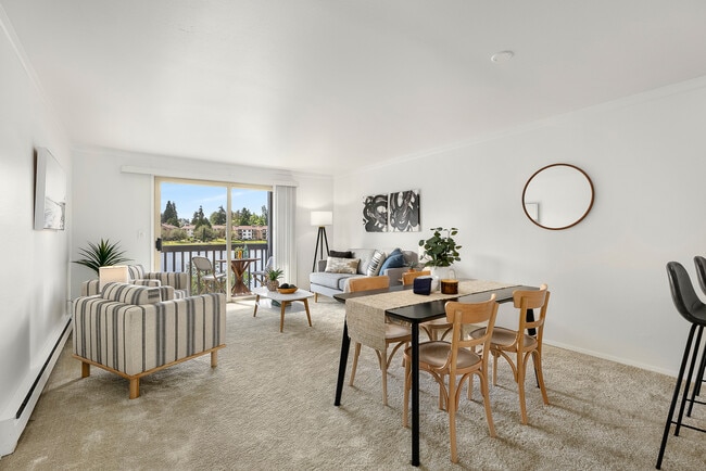 Great room with lake view - 31003 14th Ave S