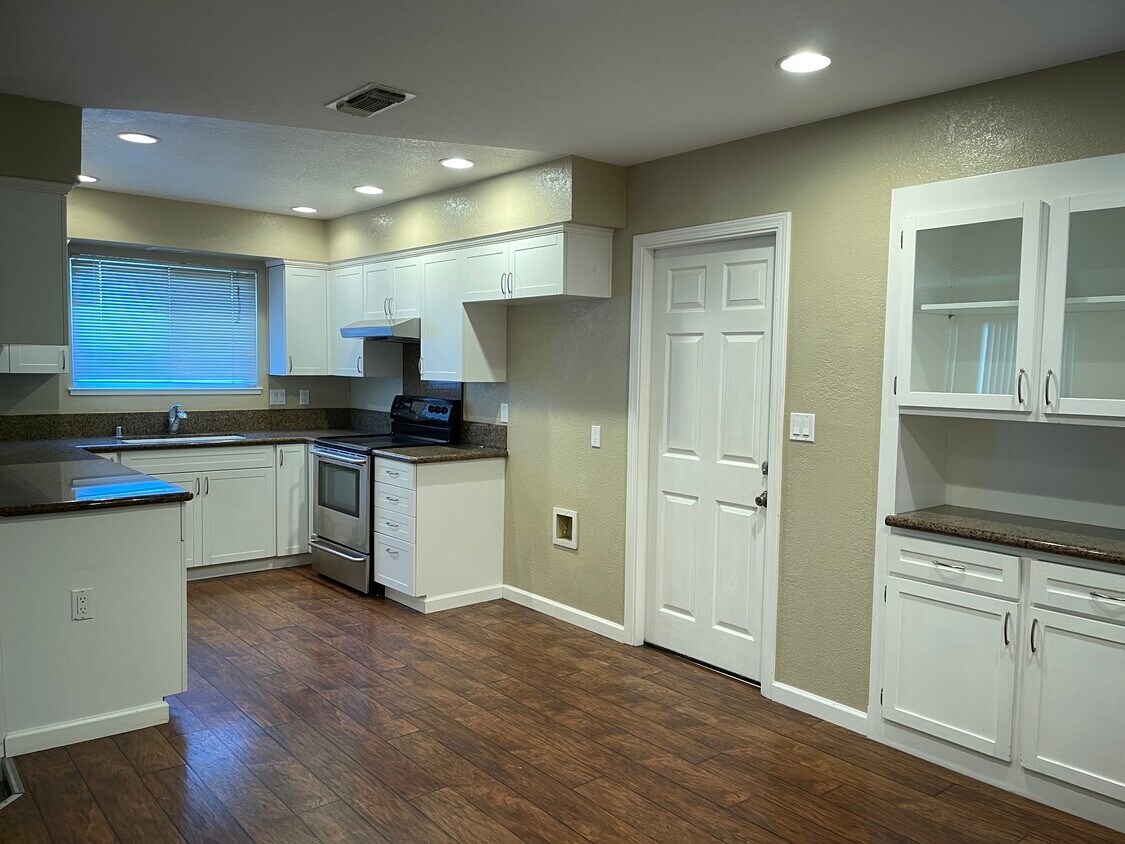 1813 Finch Dr, Roseville, CA 95661 House Rental in Roseville, CA
