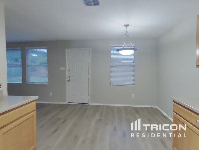 Foto del edificio - 1405 Englewood Dr