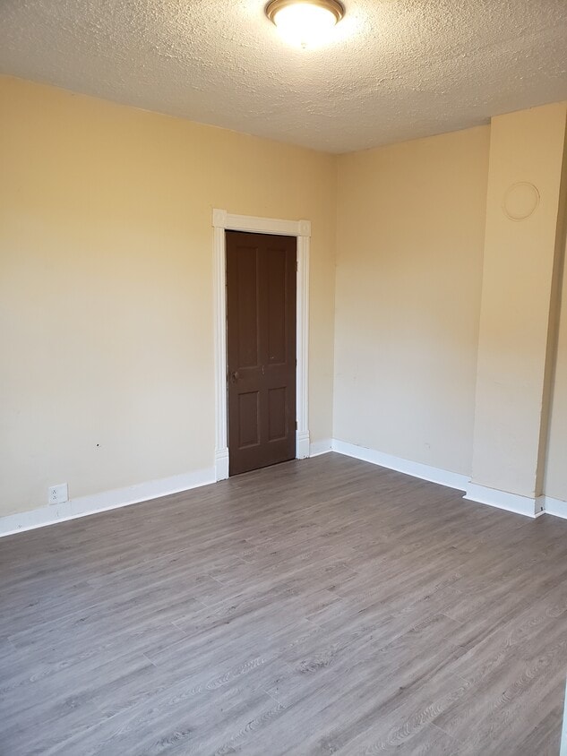 Dining Room - 335 S Kentucky Ave