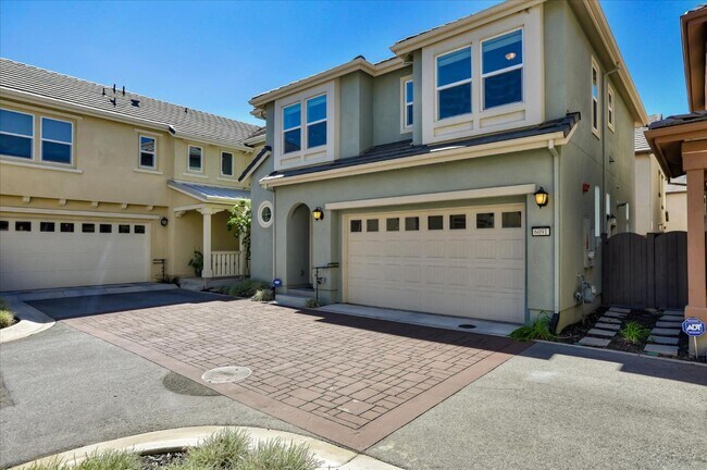 Building Photo - 6091 Golden Vista Dr