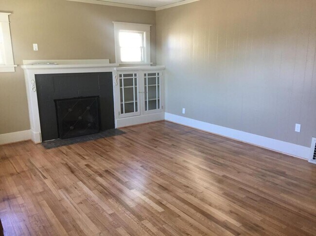 Building Photo - Updated Vintage Home