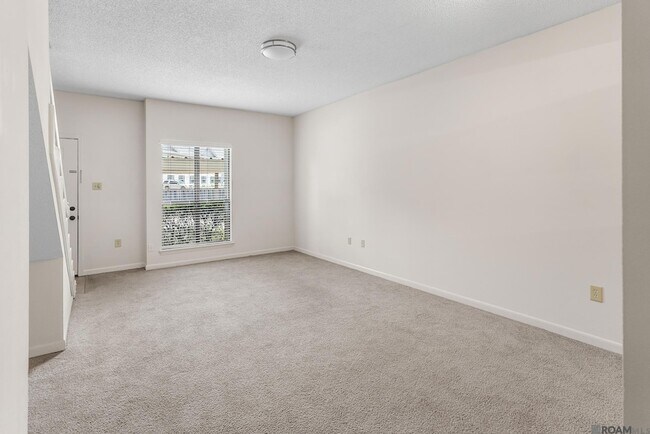 Foto del edificio - 8545 Summa Ave