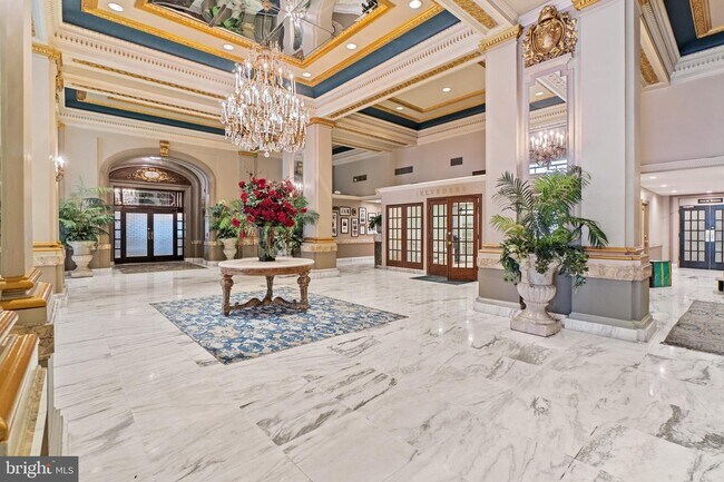 Lobby - 1 E Chase St