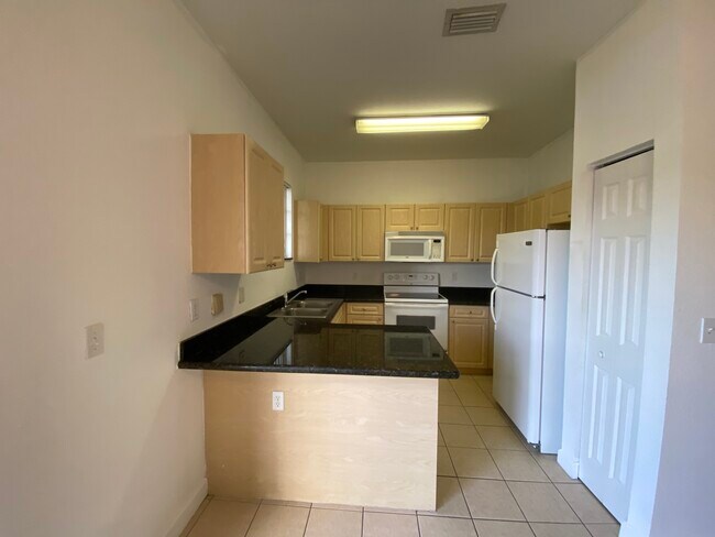 Building Photo - 2641 NE 4th St